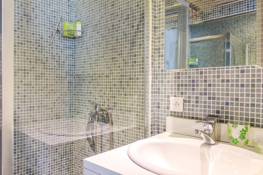 Appartement Lumineux Avec Terrasse Jardin Et Acces Piscine Villefranche-sur-Mer Eksteriør billede